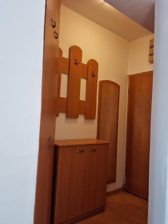Lester Apartment