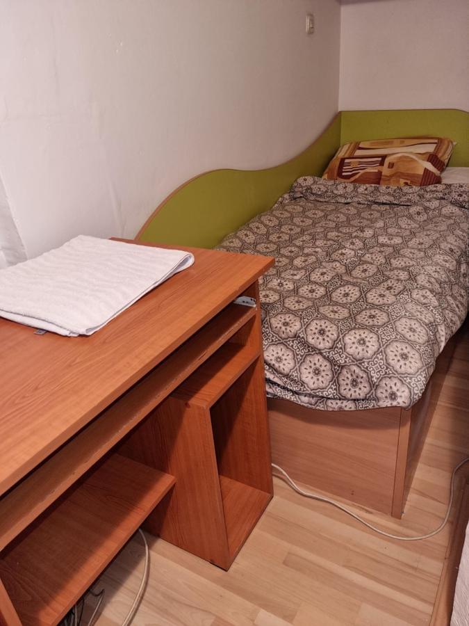 Lester Apartment